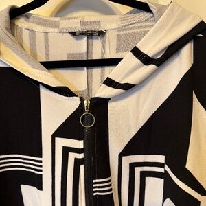 BloomChic Black & White Abstract Print Zip-Up Hoodie Jacket – Size US 32